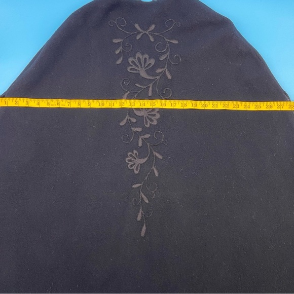 Vintage Women’s Wool Embroidered Poncho Black - Picture 9 of 10
